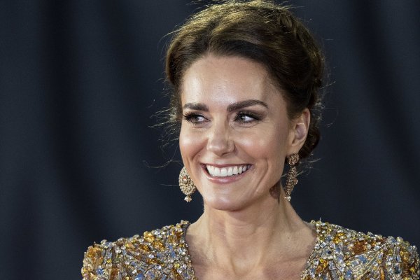 El espectacular vestido de los Oscar 2024 que ya llevó Kate Middleton (y en España puedes alquilar)