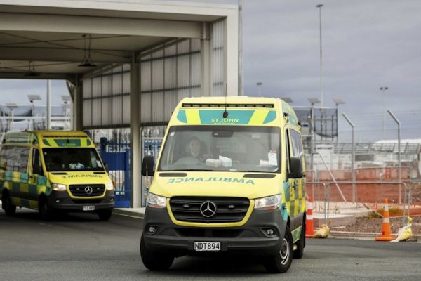 Decenas de heridos tras “problema técnico” en vuelo de LATAM Airlines a Auckland que hizo que los pasajeros 