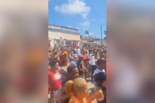 Cubanos protestan en las calles de Santiago de Cuba por falta de alimentos y cortes de energía