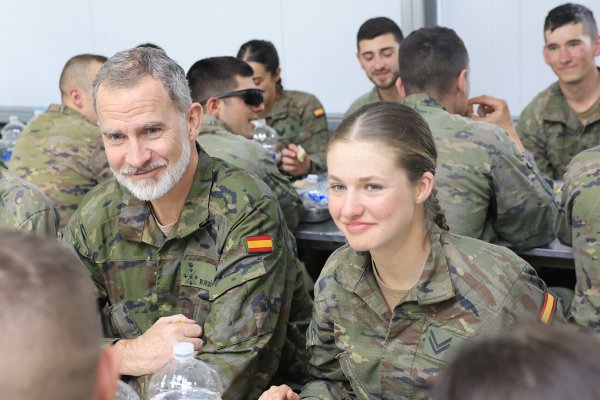 El Rey Felipe sorprende a Leonor en su visita a la Academia de Zaragoza