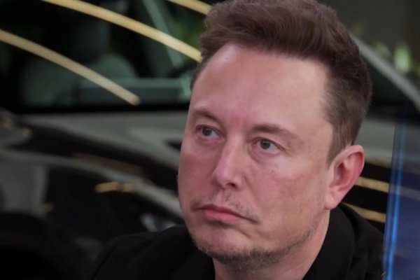 Elon Musk, incomodo durante una entrevista con Don Lemon: 