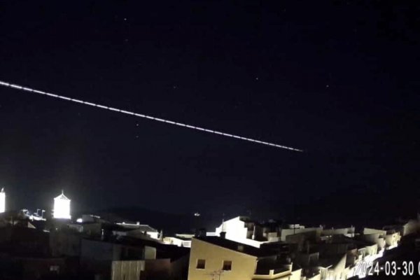 Bólido artificial recorrió el cielo del este de España durante la noche