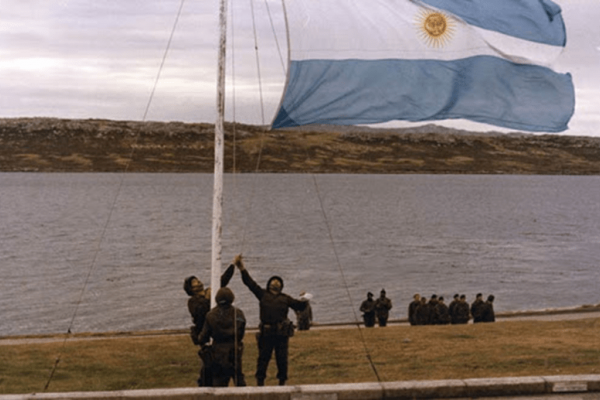 2 de abril: ¿Héroes o víctimas del patriarcado?