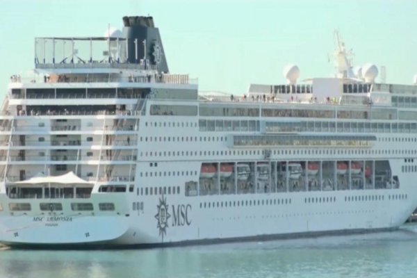 ¿Por qué hay miles de pasajeros de un crucero varados en Barcelona?