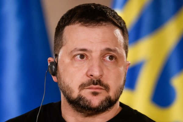 Zelensky firma una ley que amplía la edad de reclutamiento mientras Ucrania busca reforzar su ejército