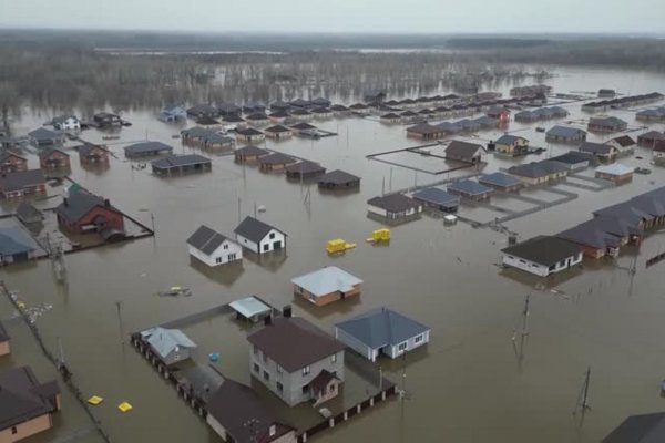 Imágenes aéreas muestran una ciudad de Kazajstán bajo el agua