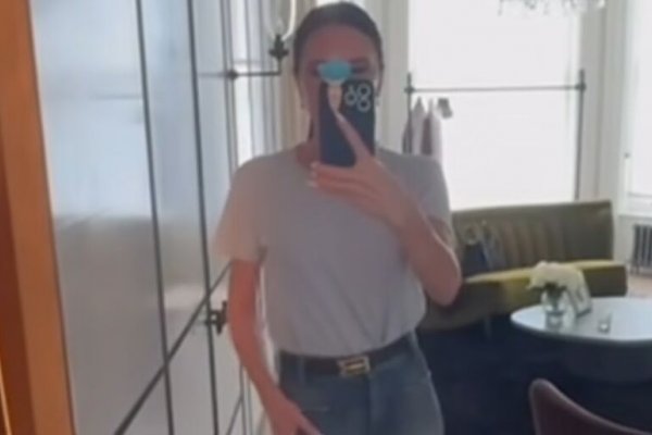 Victoria Beckham sabe cuáles son los vaqueros que más estilizan de todos y cómo combinarlos