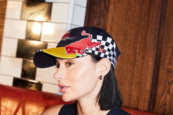 NEW ERA CAP Y ORACLE RED BULL RACING LANZAN LA PRIMERA GORRA DEL EQUIPO PARA CELEBRAR SUS 20 AÑOS EN LA FÓRMULA1