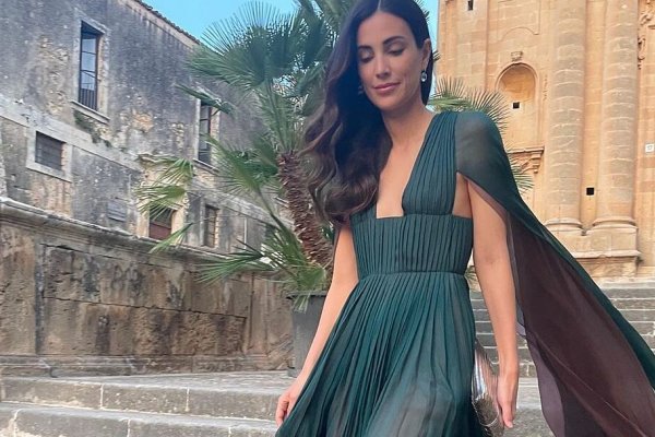 Los vestidos de invitada más elegantes para las bodas de verano en una guía de estilo y tendencias