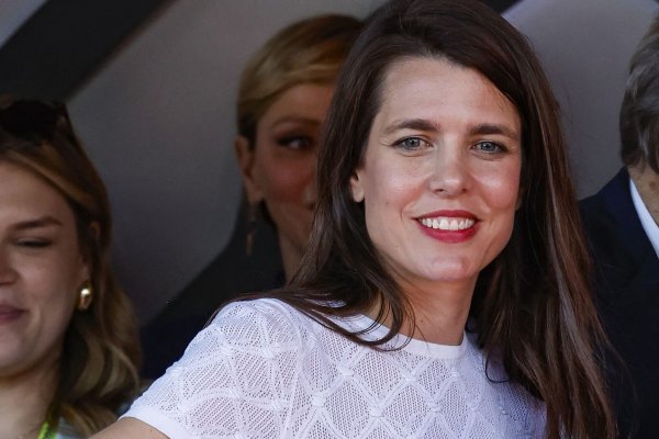 Poco se ha dicho de los zapatos de Carlota Casiraghi que son las sandalias más tendencia del verano