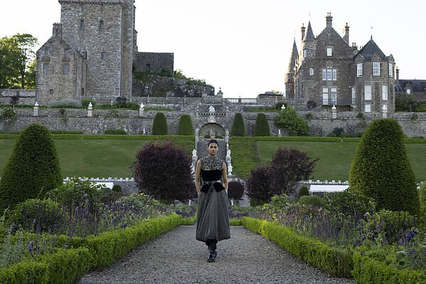 Dior nos hace soñar con su último y espectacular desfile celebrado en Escocia