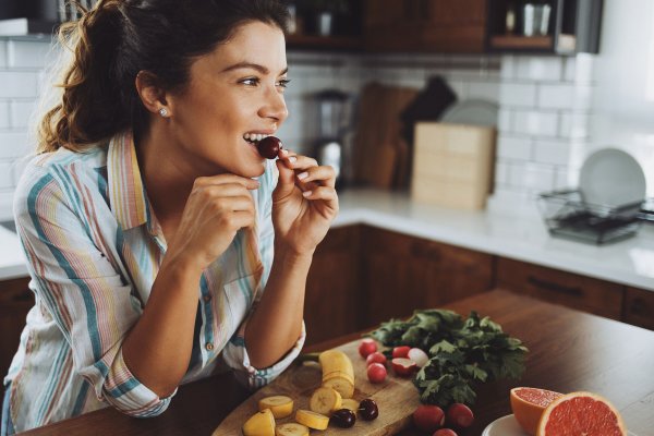 El truco que da una nutricionista para que la fruta no te hinche ni genere picos de insulina