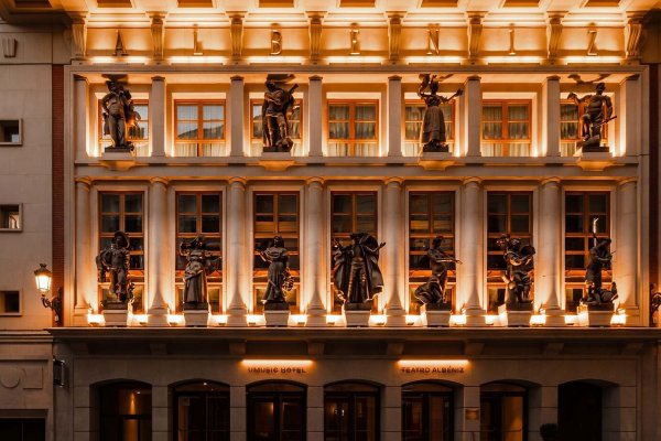 Un teatro, habitaciones únicas, todas las músicas y una terraza que toca el cielo en el centro de Madrid