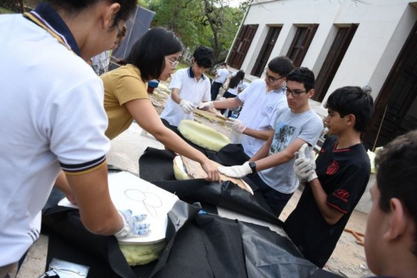 Conciencia ambiental: estudiantes confeccionan bancos con materiales reutilizables