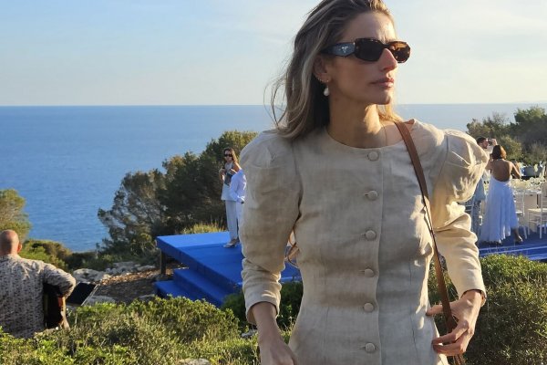 Alejandra Domínguez: un look lady y otro muy retro en su escapada a Menorca