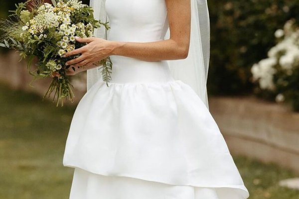 La novia que ya era un 10 con sus looks de invitada, lleva el vestido más original el día de su boda