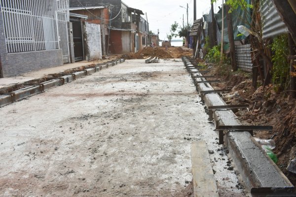 Corrientes: pavimentan el pasaje que se socavó en el barrio Cichero por las fuertes lluvias