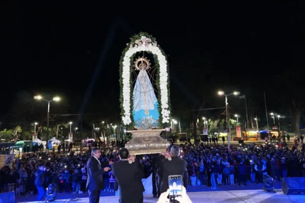 Se realizó el tradicional saludo a la imagen de la virgen María en Itatí