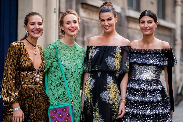 Estos vestidos de invitada rebajados en El Corte Inglés solucionarán tus bodas de septiembre