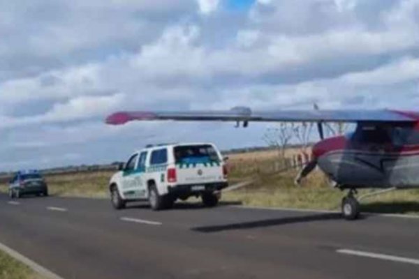 LO QUE FALTABA! una avioneta fue abandonada en una ruta Ruta de Corrientes