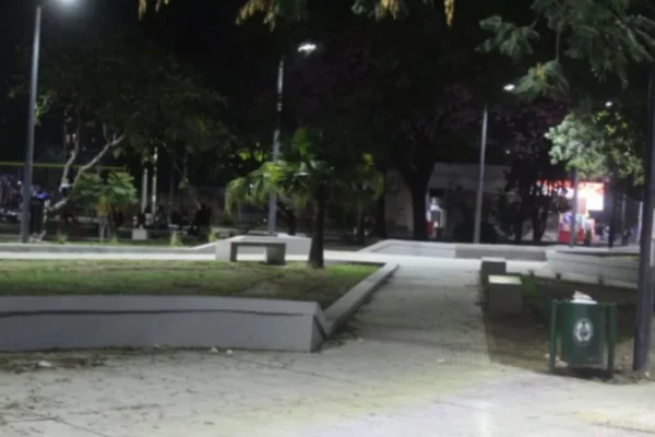 Corrientes: encuentran a un hombre inconsciente y malherido en una plaza