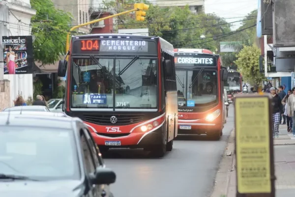 Corrientes: se hundió el asfalto y dos líneas de colectivo deberán cambiar su recorrido