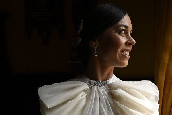 La novia andaluza de la chaqueta romántica que inspirará a las próximas novias de otoño