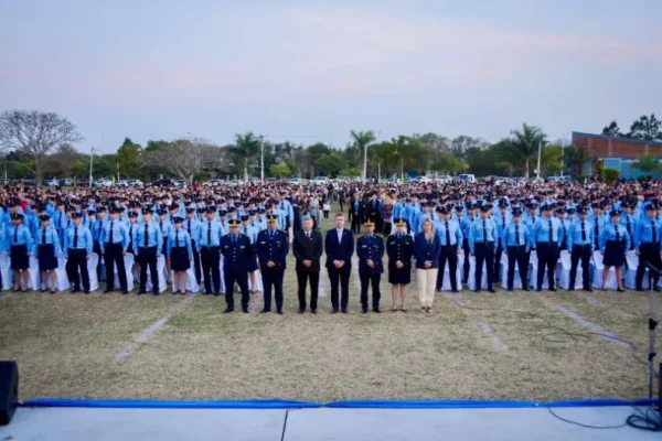 Zdero tomó juramento a los nuevos egresados de la Escuela de Policía