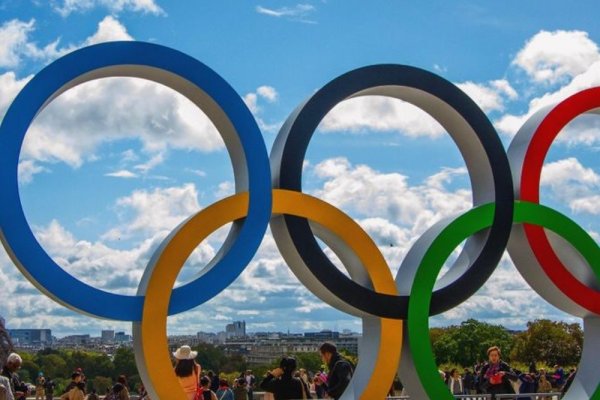 Polémica en París 2024: Internaron a una atleta que nadó en el Río Sena