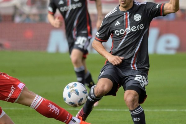 Mientras espera por Gallardo, River empató ante Unión