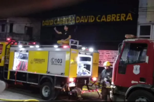 Se incendió una reconocida ferretería industrial de Corrientes