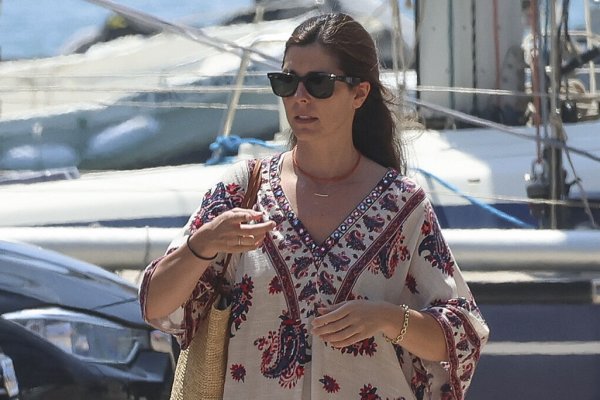 Belén Corsini  con kaftán de Zara del año pasado y sandalias planas es el reflejo de la comodidad y la elegancia en verano