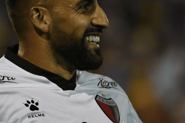 El picante gesto de Wanchope en el empate de Huracán ante River