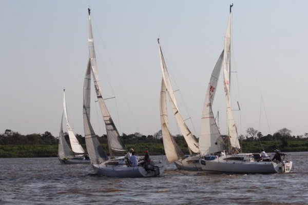 Punto de partida para la Regata “Asunción – Corrientes”