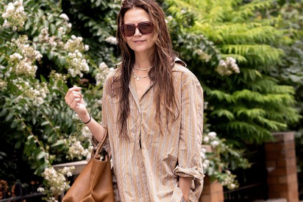 Katie Holmes ya tiene el bolso que será tendencia en septiembre cuando dejemos la cesta de verano