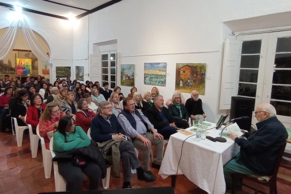 El padre Camozzi  presentó su libro: “Y con el Alba y el lucero”