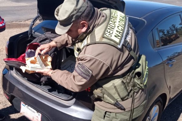 ADENTRO! Detienen en Corrientes a ciudadano español con 30 mil dólares y mercadería trucha