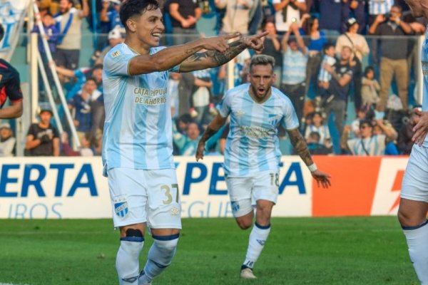 Atlético Tucumán se hizo fuerte de local ante Estudiantes y trepó a lo más alto