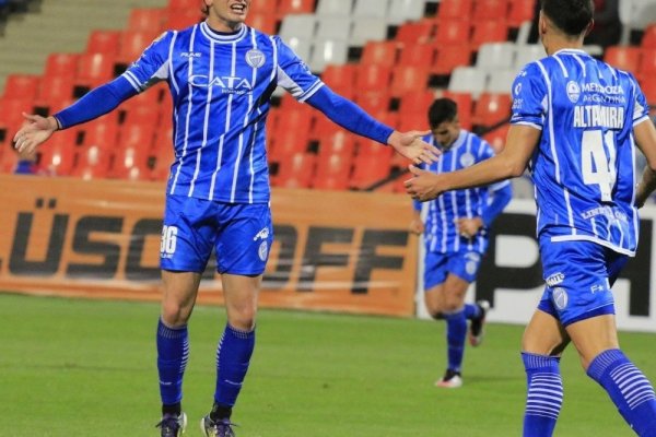 Godoy Cruz goleó a Deportivo Riestra y se prende en la Tabla Anual