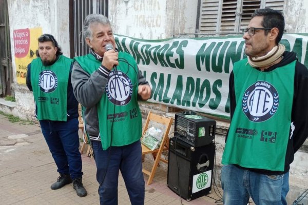 POR AUMENTO! ATE Corrientes se movilizó a la puerta de la Caja Municipal de Préstamos