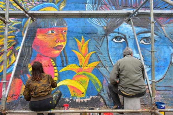 Inició la restauración del mural de la Correntinidad