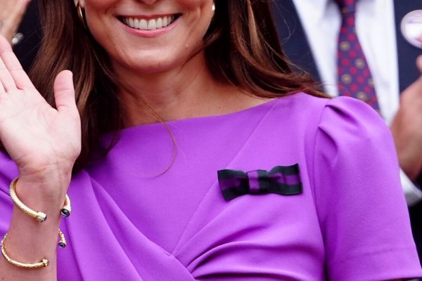 Kate Middleton reaparece con la gabardina comodín que te pondrás en otoño