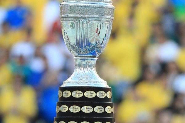 Un bicampeón de América anunció su retiro del fútbol