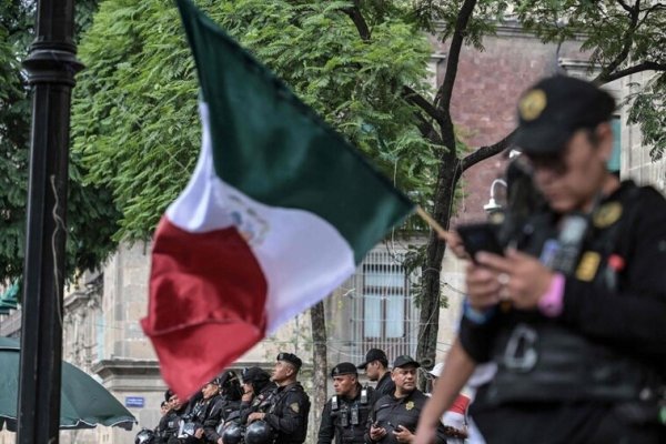 Hombres armados matan a al menos ocho policías en el suroeste de México