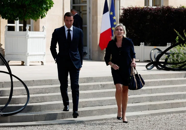 «Nos encontramos ante un caos provocado por el comportamiento del presidente», afirma Le Pen tras reunirse con Macron