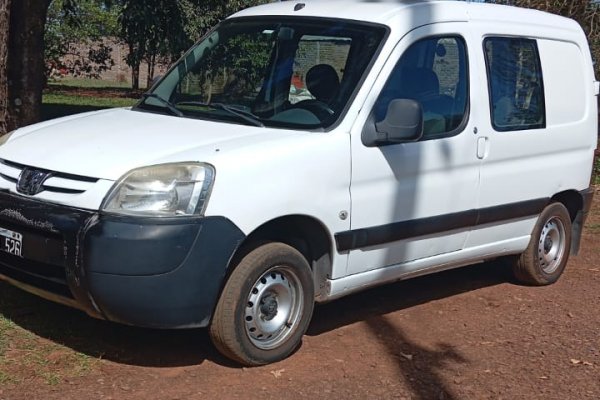 La Policía secuestró una camioneta que fuera denunciada como sustraída en Buenos Aires