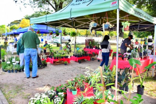 Fin de semana y los feriantes continúan con su recorrido habitual de ventas