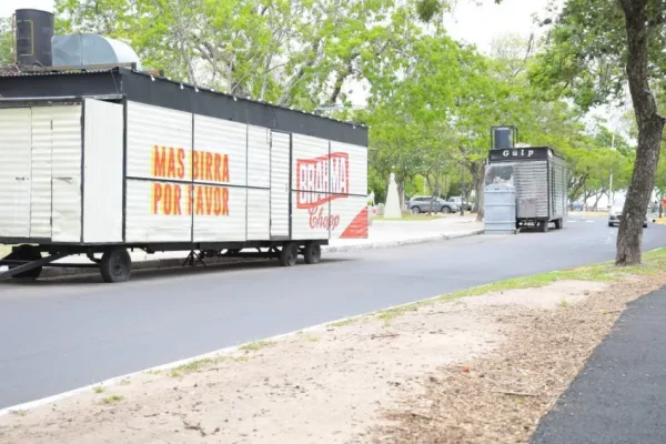 Los carritos gastronómicos abandonaron la costanera para instalarse en el paseo Iberá