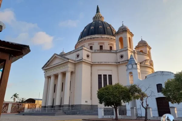 Vitrales del Camarín de la Virgen de Itatí en grave estado y con riesgo de caída