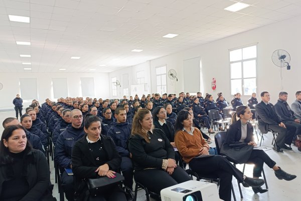 Capacitación sobre género y violencia a oficiales de la Policía